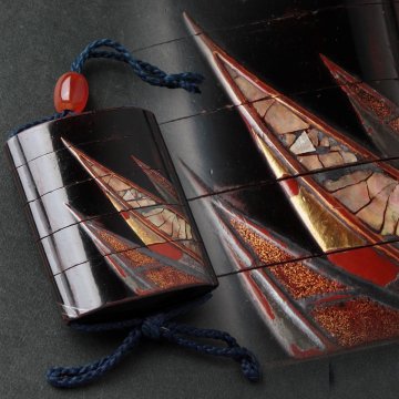 ZN533 時代提げ物 漁網に船 螺鈿蒔絵 印籠 縦6.9cm 瑪瑙緒締 内金梨地・漁網舟螺鈿蒔絵五段印籠・蒔絵印籠 提物 旧蔵 装飾古美術