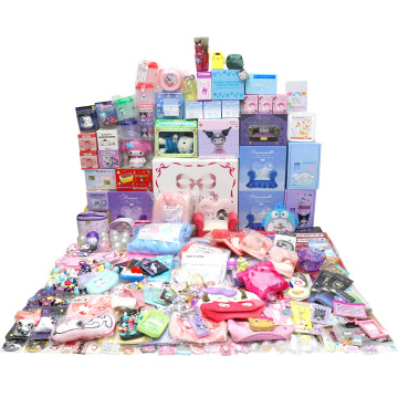 【美品 未開封・未使用品多数あり】 サンリオ グッズ　まとめ売り まとめて&times;290 フィギュア チャーム バッグ ポーチ 食器 時計など