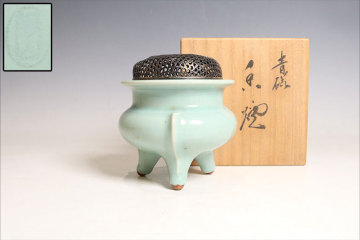 青磁袴腰香炉 在銘 籠目銀火舎67g 木箱附（S524）