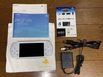 【送料込み】美品！ プレイステーションポータブル　PSP-3000PW　