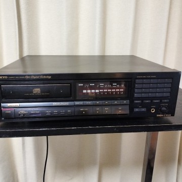 ONKYO CDプレーヤー Integra C-701XG ジャンク