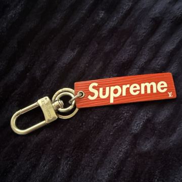 シュプリーム&times; ルイヴィトン　キーホルダー