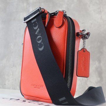 近年モデル 極美品 COACH コーチ メンズ ショルダーバッグ 2way スマホショルダー スタントン ロゴ入り 斜め掛け シボ革 CL948 オレンジ