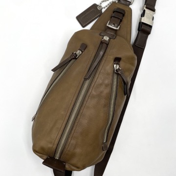 1円【入手困難品】コーチ COACH トンプソン ショルダーバッグ ボディ スリング レザー 本革 ロゴ 斜め掛け メンズビジネス ブラウン 茶