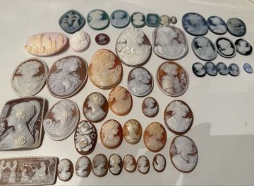 カメオまとめ 約241.63ｇ約1234.5ct conchshell stone opal cameo ストーン 緑、赤、黒、青 シェル 金付きありコンクシェル オパール 枠付