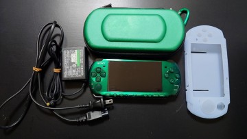 【動作確認済み/555円～】PSP プレイステーション・ポータブル スピリティッド・グリーン PSP-3000SG アダプタ・カバー・ケース付