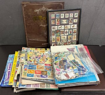 M/80　海外切手　おまとめ　約4.1㎏　ほぼ使用済み　バラ　アルバム　台紙付き　など　趣味　収集　263s-1