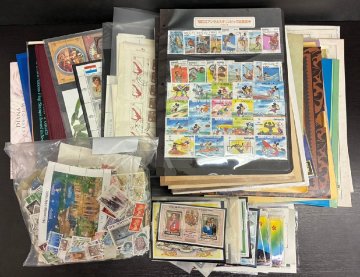 M/80　海外切手　おまとめ　約4.2㎏　未使用多め　バラ　アルバム　台紙付き　など　趣味　収集　263s-2