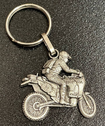 ★　1987年製　パリダカ・キーホルダー　ライダー・CYRIL NEVEU　　バイク・HONDA V TWIN