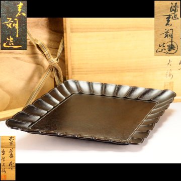 【治】『鈴木表朔』作 木製漆 菊菱形盆☆共箱 幅 55.8ｃｍ (検索:煎茶盆 菓子器 菓子鉢 煎茶盆 葉盆 御盆 銘々盆 漆器) 本物保証 BCT07