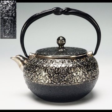 【治】南部岩鋳釜師『清末』作 砂鉄製 桜紋砂鉄急須鉄瓶☆砂鉄瓶 (検索:鈴木盛久 小泉仁左衛門 高橋萬治) 本物保証 ON103