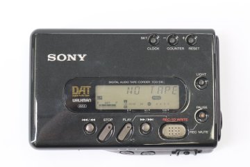 SONY ソニー TCD-D8 ポータブルDATプレーヤー ウォークマン オーディオ機器 通電OK 8846-B