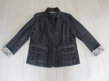 ◆美品　バーバリー　デニムジャケット　サイズ４４　大きいサイズ◆ジャンパー　ブルゾン◆