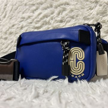 現行近/未使用級 COACH コーチ Cパッチ ウエストポーチ クロスボディバッグ ショルダーバック 斜め掛け サコッシュ ブルー 青 レザー メン