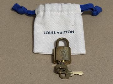 【極美品/鍵2本付】LOUIS VUITTON ルイヴィトン パドロック 南京錠 ゴールド 艶あり 保存袋付き 番号一致