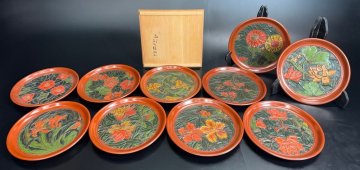 【江】最上位作 人間国宝 音丸耕堂 讃岐彫 朱塗絵替草花丸盆 10客 直径26.5cm 在銘 共箱 古美術品(漆器菓子盆)XZ1432 LVTmbor CJTbsdd