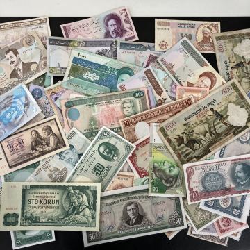 ⑥ 世界外国の紙幣【カンボジア　チリなど】まとめて　ピン札多数あり　★ 11