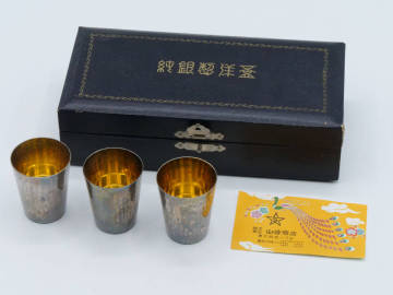 純銀製 洋盃 3客セット 山崎謹製 箱付 1958年 記念品 約51g / 内金 酒器 槌目 シルバー ぐい呑み 銀杯 酒盃