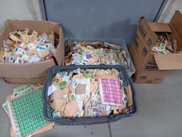 希少　レア　コレクター品　大量　台紙切手　まとめ売り　23キロ以上　古物　海外　 日本　色々　記念切手　年代色々　満月印　消印　