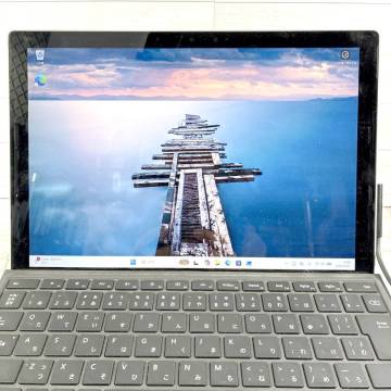 マイクロソフト Surface Pro5 i5-第7世代CPU/メモリ4GB/128GB SSD　1807　キーボード/AC付　現在のバッテリー容量71％