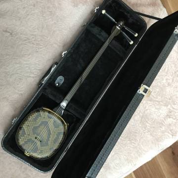 送料込み！格安！初心者さん向け「沖縄三線」＆ショルダーストラップ付ハードケース 他オマケ付