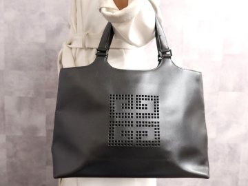 ●超美品●GIVENCHY ジバンシィ●4Gロゴ●カーフ レザー 本革●ハンド バッグ●メタリックグレー●シルバー金具●腕掛け●B5 収納●Js65852