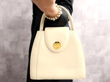 超美品●GIVENCHY ジバンシィ●トップハンドル●カーフ レザー 本革●ハンド バッグ●アイボリー●ゴールド金具●腕掛け●かばん●Js65883