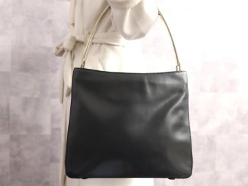 ●超美品●PRADA プラダ●メタルハンドル●ロゴ型押し●カーフ レザー 本革●ハンド バッグ●ダークグレー●シルバー金具●腕掛け●Js66092