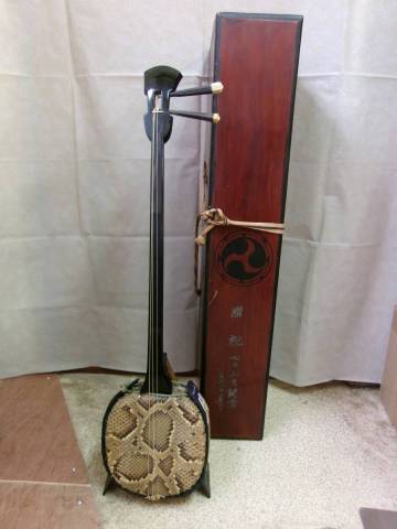 沖縄三味線　専用木箱付　ジャンク