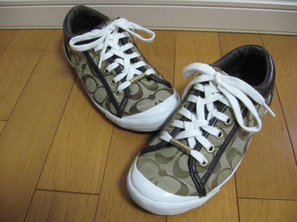 即決 コーチ COACH ローカットスニーカー 23.5cm/7.5B ロゴ入りシグネチャース ベージュｘ茶色