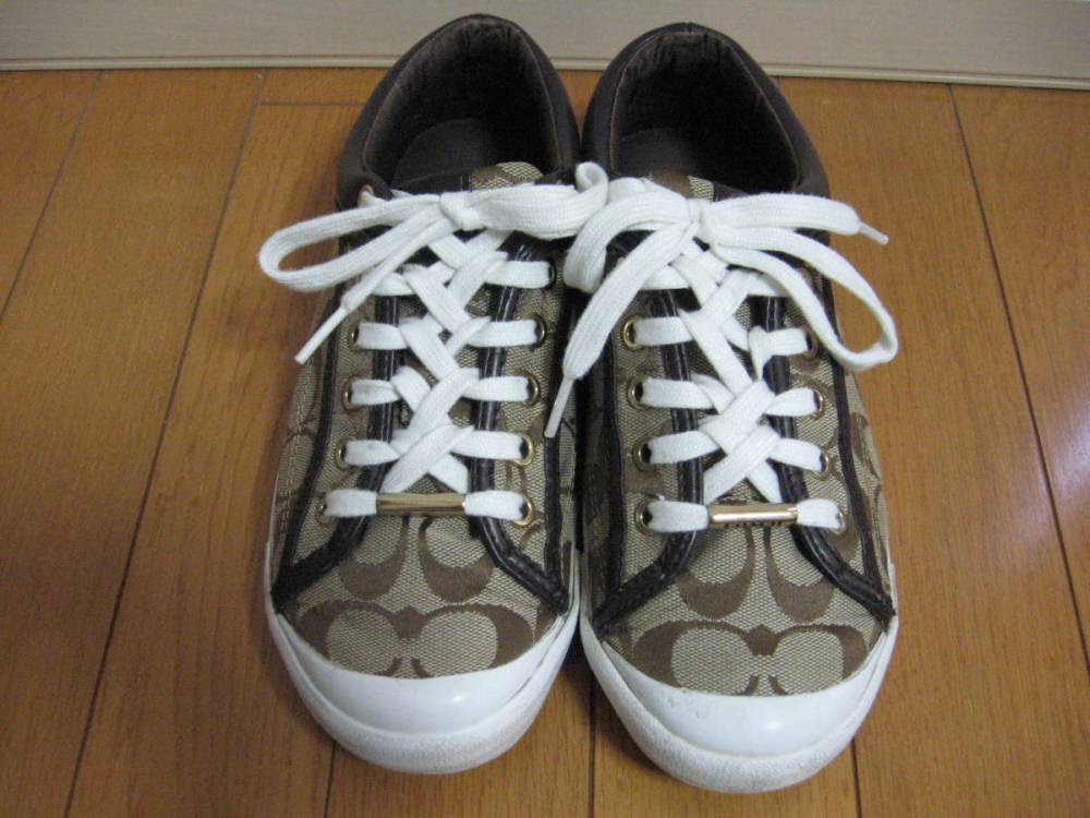 即決 コーチ COACH ローカットスニーカー 23.5cm/7.5B ロゴ入りシグネチャース ベージュｘ茶色