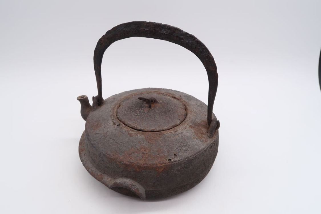 宮崎寒雉 造 身在印 鰐口形 鉄瓶 手取釜 在銘 鉄蓋 湯沸 急須 希少作 煎茶道具