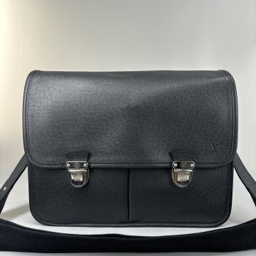 1円【極美品】Louis Vuitton タイガ アレクセイ ショルダーバッグ アルドワーズ 黒 鞄 メッセンジャー TAIGA メンズ レディース M32472