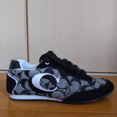 美品即決 コーチ COACH ローカットスニーカー 6 1/2M/23cm ロゴ入りシグネチャース 黒系