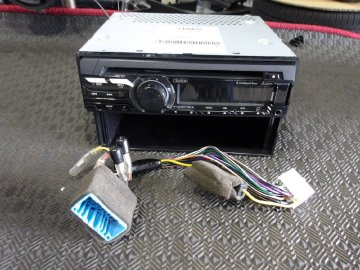 (R07/04/02-2) Φ 1DINオーディオ / クラリオン / 99000-79AN9 / CD / USB / ラジオ / 中古 / 小物入れ付 / スズキカプラー / 現状品