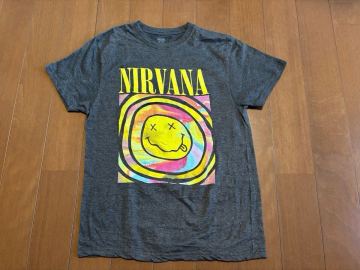 NIRVANA メンズM 濃グレー　半袖Tシャツ　USA輸入　　　古着　バンドTシャツ　ニルヴァーナ　トップス　バンT