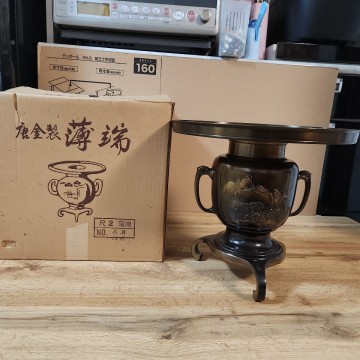 箱入り 唐金製 薄端 花器 華道 銅製 青銅　華道具 立花 花入 花瓶 山水 うすばた 三つ足 共耳 茶道具 コレクション インテリア 金属工芸