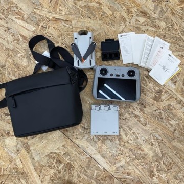 ◆美品◆1円スタート◆DJI Mini 3 Pro Fly More コンボ ドローン 空撮 撮影 ケース付 送信機 バッテリー ◆簡易動作確認済み mc01077096