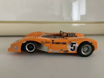 16＞ PLAFIT製 1/32【マクラーレン M8】スロットカー