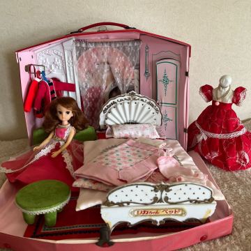 旧タカラ　初代リカちゃんツイスト　ハウス　ベッド　　洋服