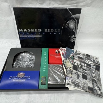 L421-H37-76 MASKED RIDER 仮面ライダー LIMITED BOX リミテッドボックス カード ポスター バックル etc IE