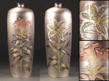 ∇花∇優美なる高級銀器 純銀製金彩片切彫花文花瓶 百合・鶏頭の花 純銀刻印 計377g 大阪尚美堂取扱品