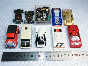  o品名o 年代品 トミー AFX マグナカー?スロットカー=まとめ売り3台+パーツ類JKセット車体モーター走行ミニカー♪3台のモーター動作は確認