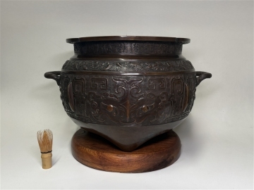 171 時代物 古銅 唐物 饕餮紋 三ッ足 瓶掛 火鉢 16kg H36.5cm W53cm D44kg 五徳付 茶道具 煎茶道具 中国美術 古玩