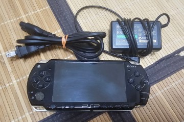 動作確認済 SONY PSP2000 本体 プレイステーションポータブル 黒 ブラック PSP-2000 SONY PSP