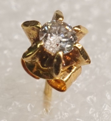 ダイヤ　0.1ct k18 片方　大網てんとう虫　D208-7