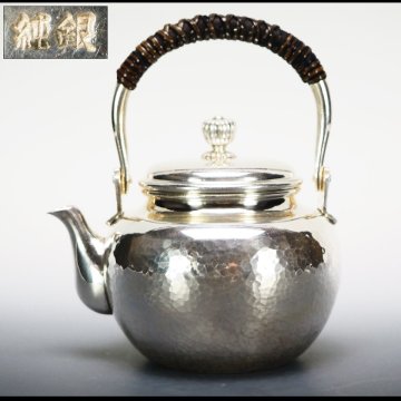 【治】金工師作　純銀製　鎚目紋急須☆重さ 219g 銀瓶 茶器 水注 急須 金工 (検索：秦蔵六 北村静香 中川浄益 石黒光南 玉川堂) BBS23