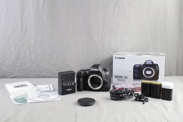 【C】Canon EOS 5D Mark IV ボディ デジタル一眼カメラ キヤノン 元箱付き 3108087【送料無料!!】