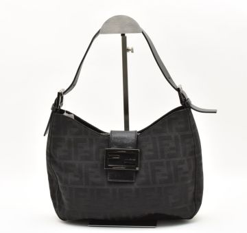 1円 FENDI フェンディ　ズッカ　キャンバス　レザー　ショルダーバッグ　肩掛け　ハンドバッグ　ロゴ金具　25-2157