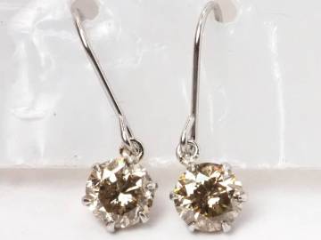 【7392A】Pt900 天然ダイヤモンド 計 0.76ct/0.38ct/0.38ct/0.6g ピアス